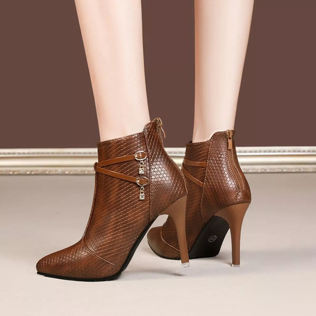 Cognac stiletto ankle boots from behind with back zipper and thin heel
