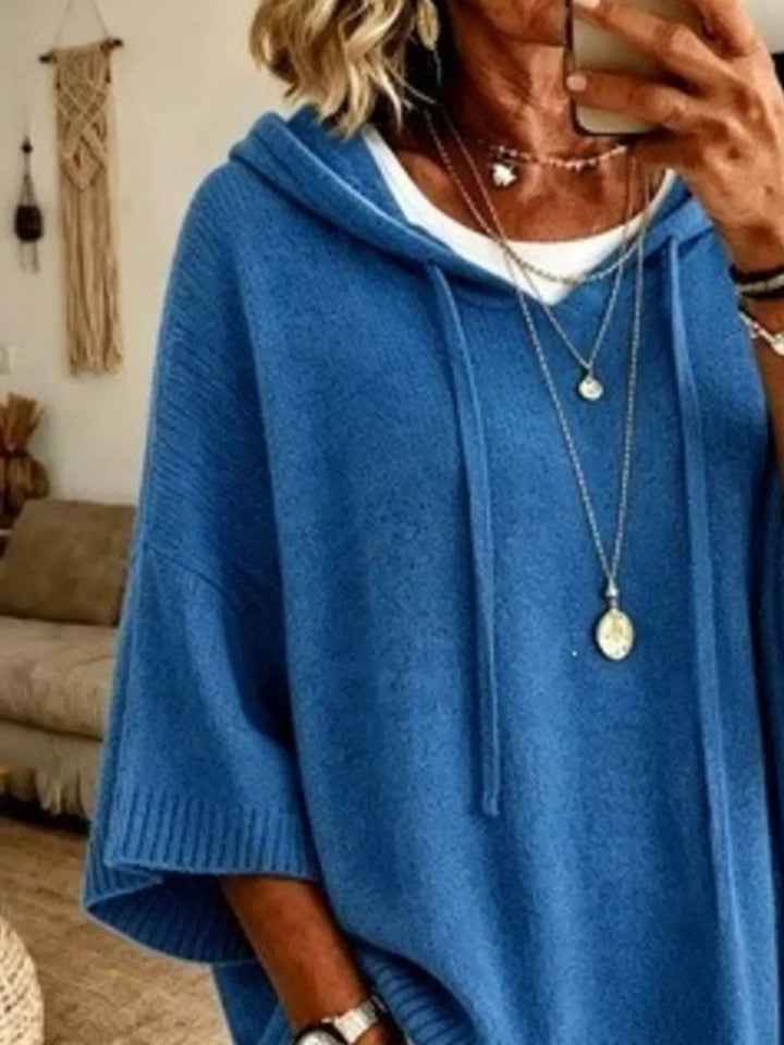 Hooded batwing elbow-length sleeves in blue, close-up detail