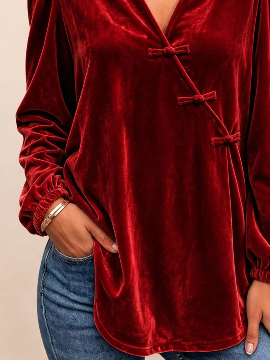 Velvet-look knot button puff sleeve in burgundy, close-up detail