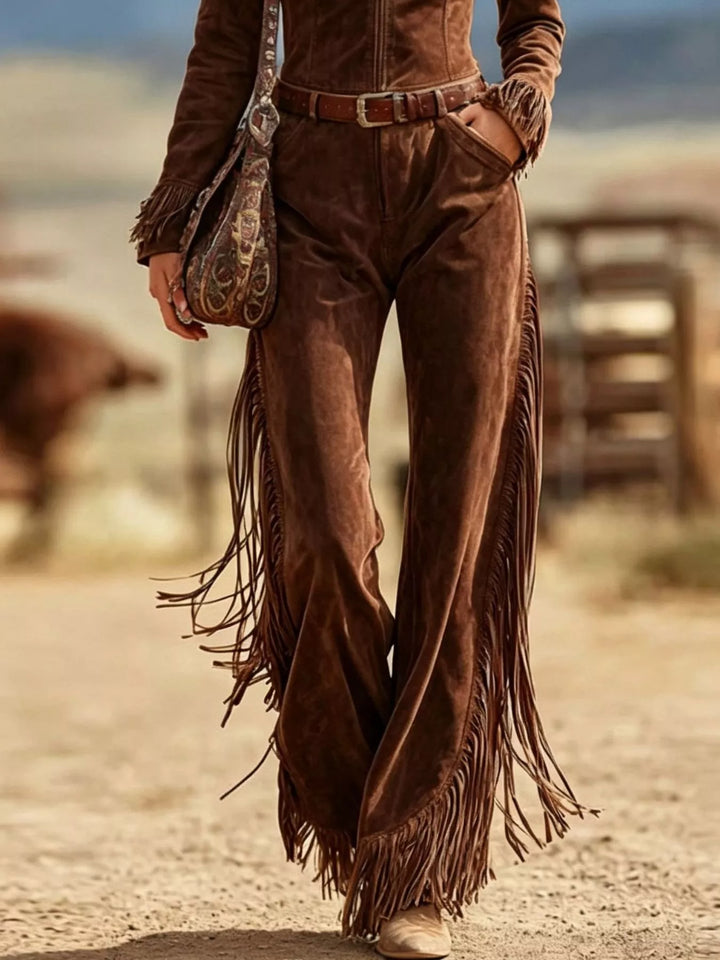 Suede-look fringe trim collar flared in brown, close-up detail