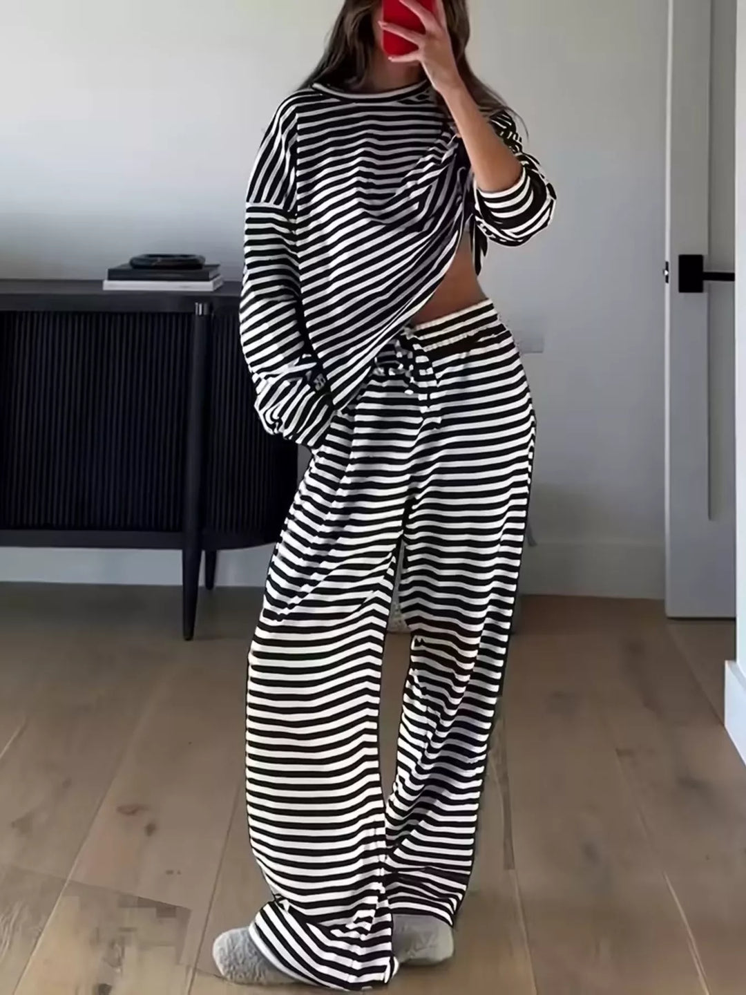 Women's lounge set in black and white stripes, oversized top and wide leg pants, mirror selfie