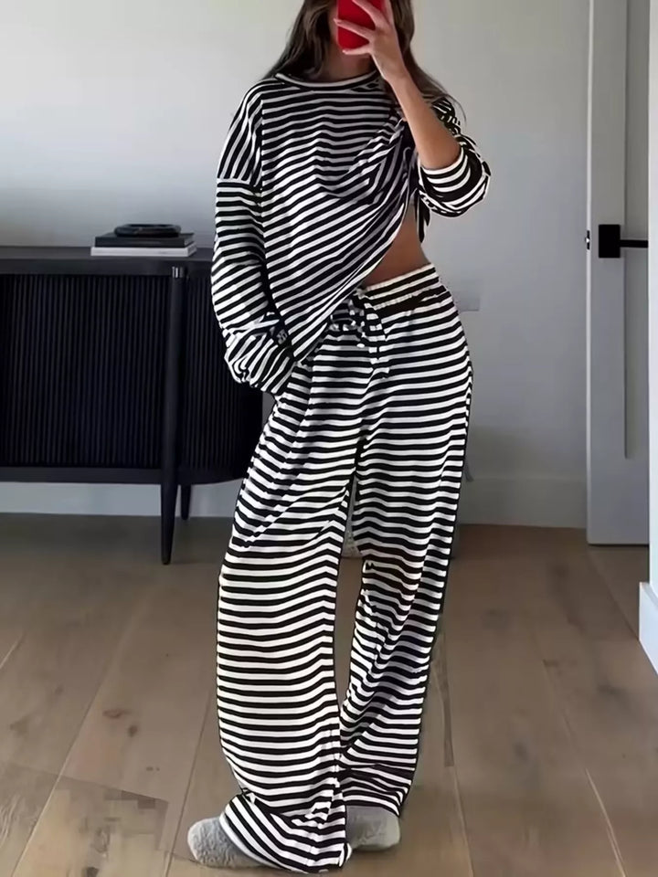 Women's lounge set in black and white stripes, oversized top and wide leg pants, mirror selfie
