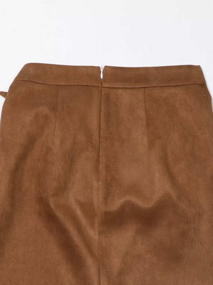Back waistband of the camel brown midi skirt with a hidden zipper