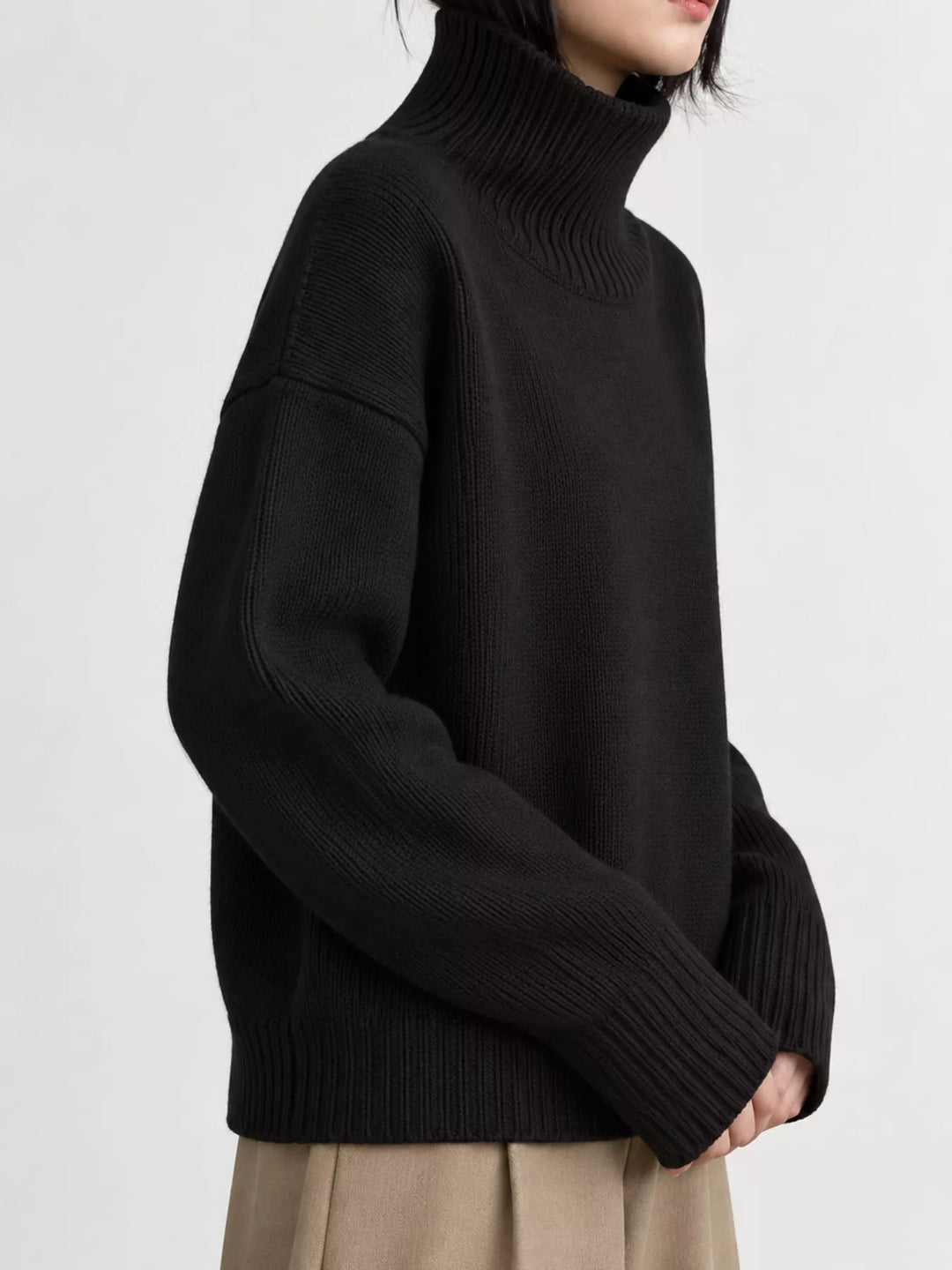 Oversized thermal dropped shoulder in black, styled on model