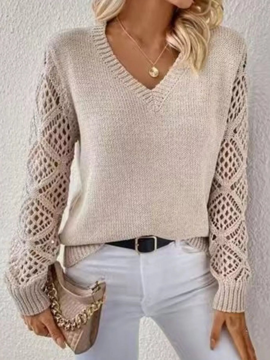 Oatmeal v neck sweater styled with white jeans, a belt and a chain bag