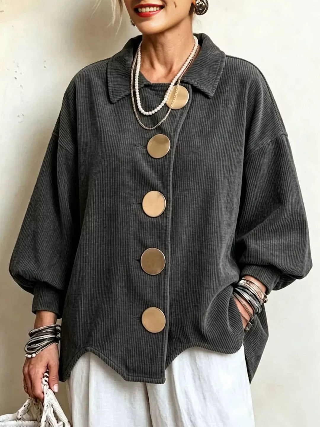 Corduroy-look scalloped hem round buttons in gray, front view