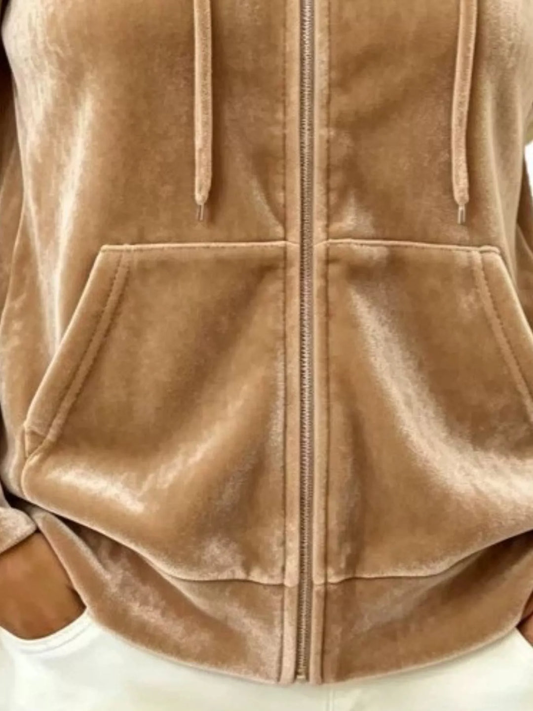 Velvet-look drawstring kangaroo pocket in camel, close-up detail 2